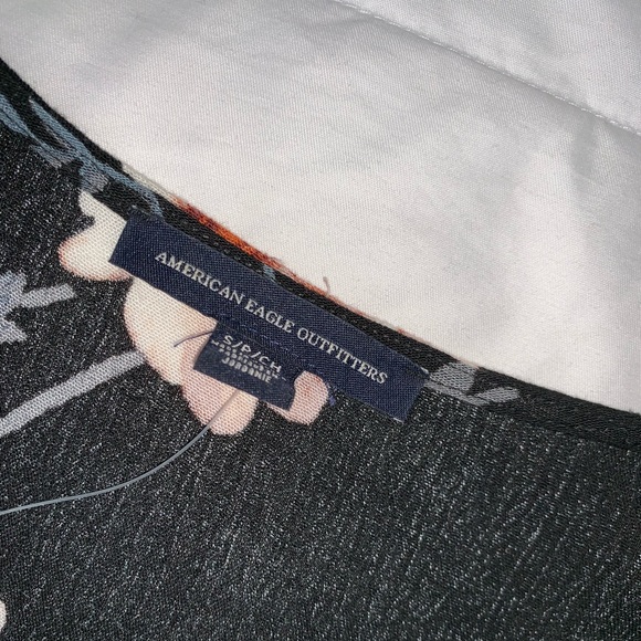 Front tie flower romper - Picture 7 of 7